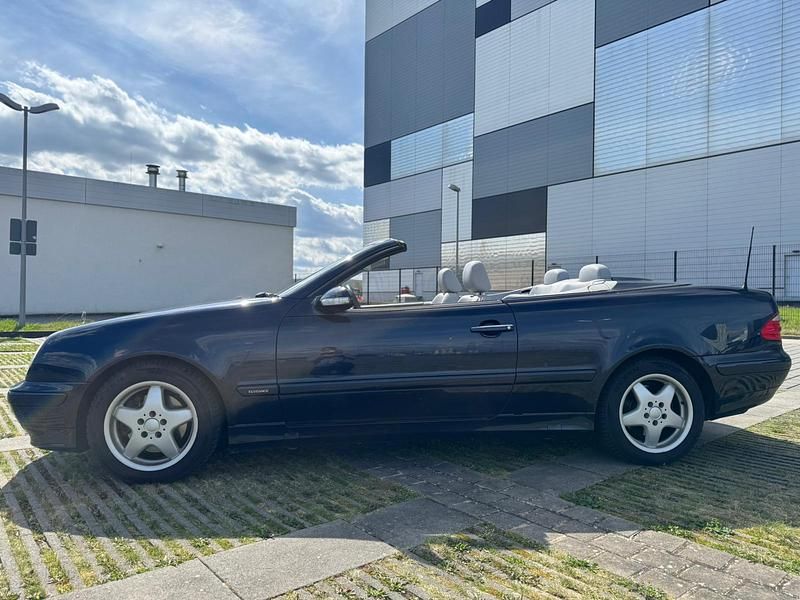 Gebraucht Mercedes CLK200 163 PS (119 kW) 2000 Blau Cabrio