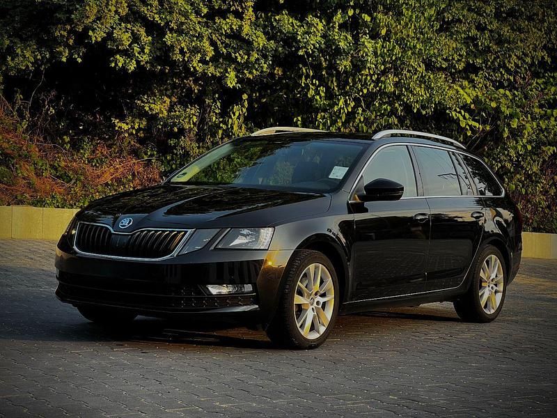 Schwarz Gebraucht 2019 Skoda Octavia Kombi | 17.900 € (Fairer Preis) - Bild 1/4