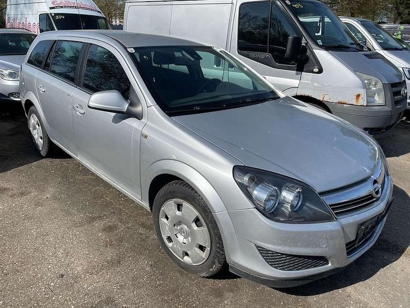Gebraucht Opel Astra Edition 110 PS (80 kW) 2010 Argon silber/ice silver (m2) Kombi