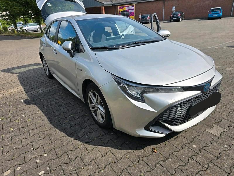 Silber Gebraucht 2021 Toyota Corolla Hybrid Limousine | 15.000 € (Superpreis) - Bild 1/4