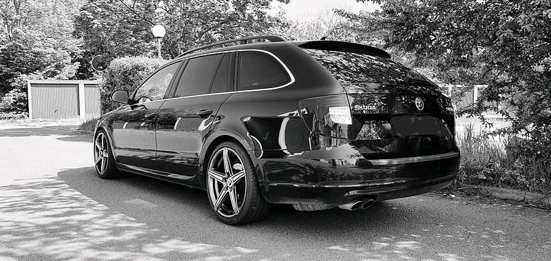 Gebraucht Skoda Superb 170 PS (125 kW) 2014 Schwarz Kombi