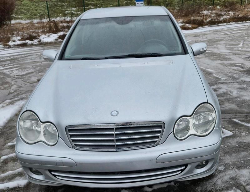 Grau Gebraucht 2006 Mercedes C180 Limousine | 4.199 € (Fairer Preis) - Bild 1/4