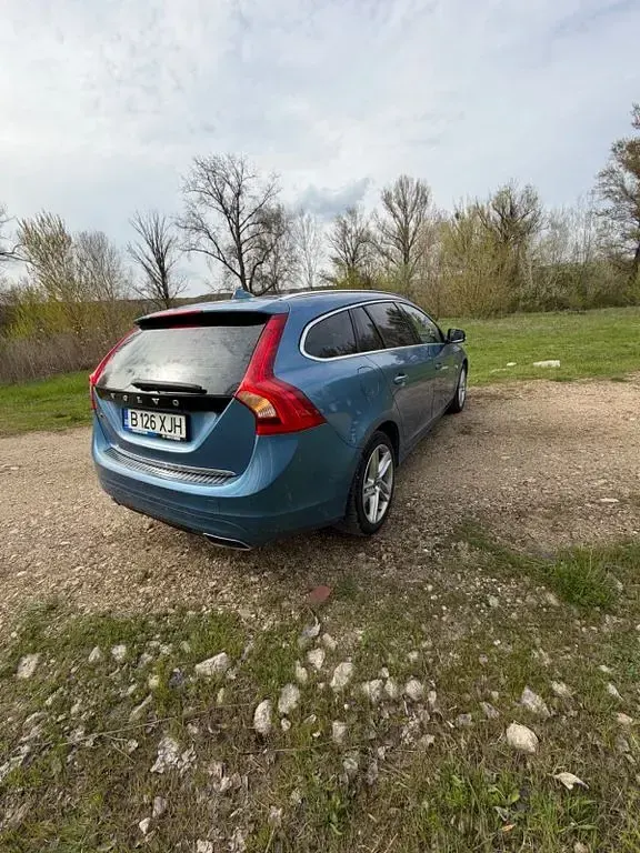 Używany Volvo V60 Summum 280 KM (205 kW) 2013 Niebieski Kombi