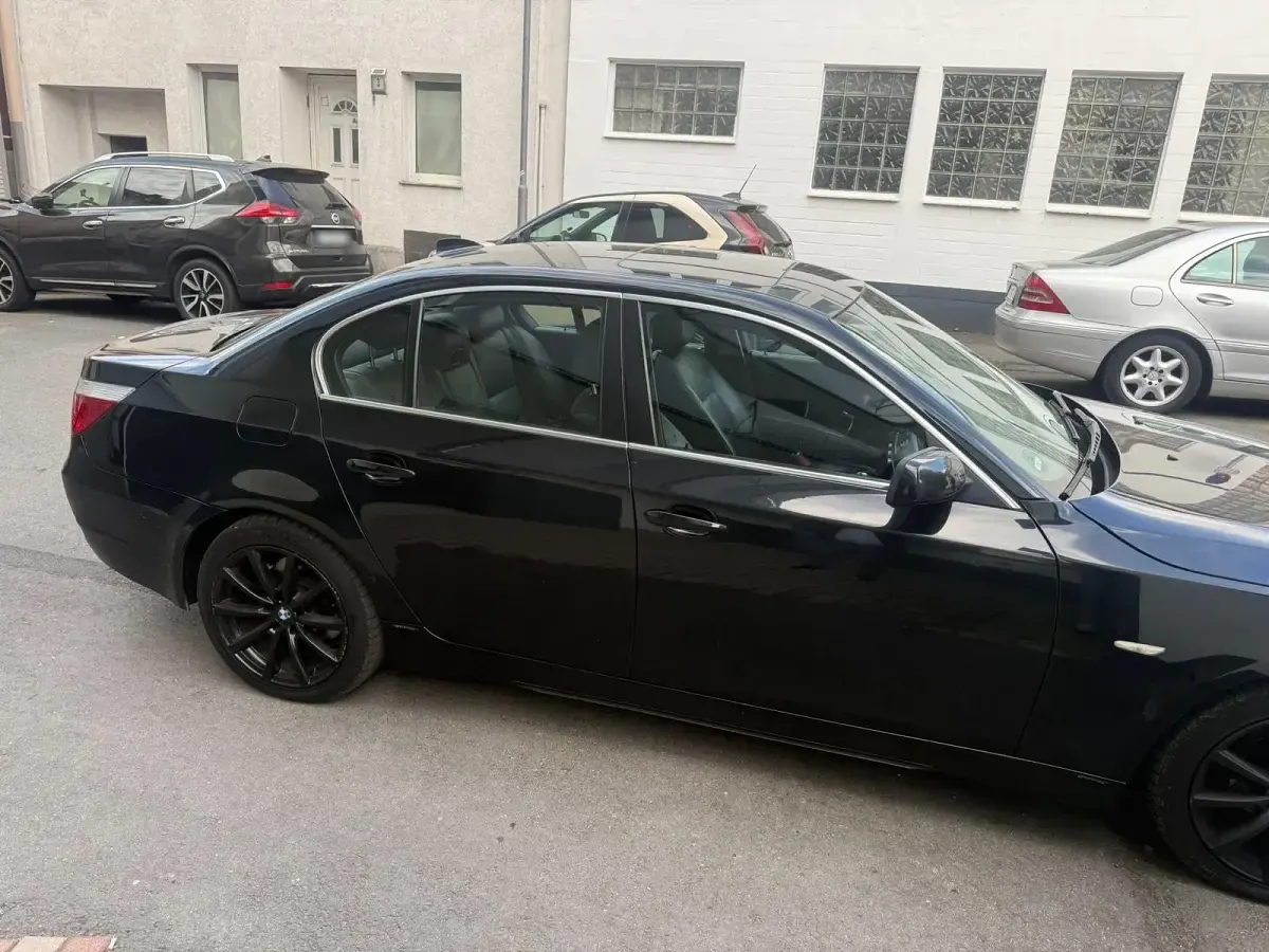 Second-hand BMW 525 176 CP (129 kW) 2004 Negru Berlinǎ