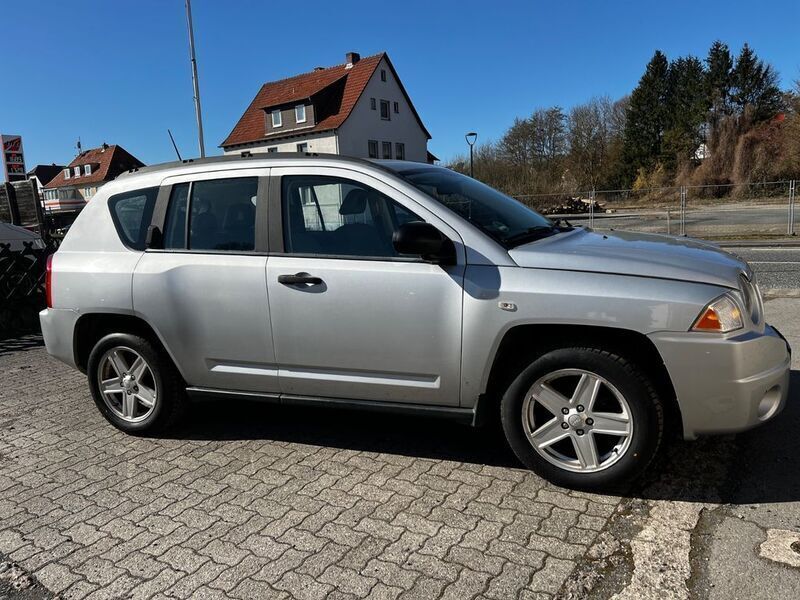 Gebraucht Jeep Compass Sport 170 PS (125 kW) 2008 Silber SUV
