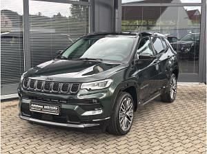 Neu Jeep Compass Summit 131 PS (96 kW) 2025 Grün (techno green/dach schwarz) SUV