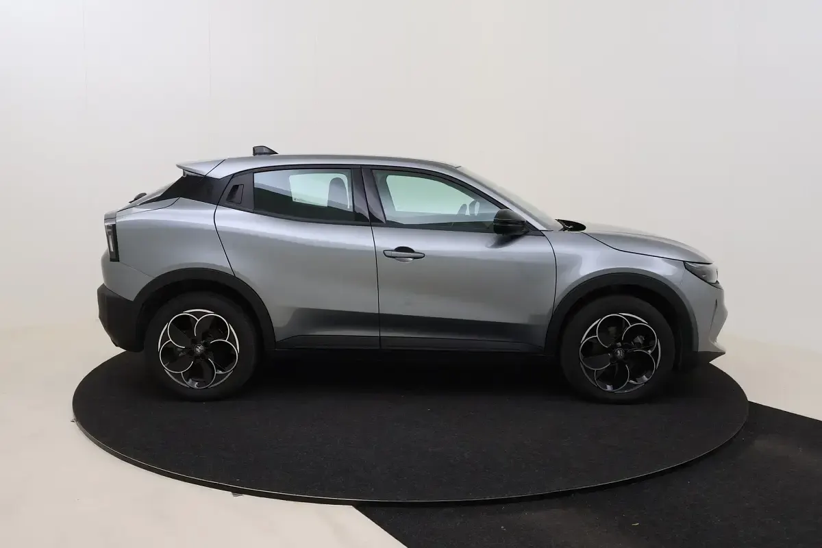 Gebraucht Alfa Romeo Junior 114 kW (156 PS) 2025 Grau (grigio arese) SUV