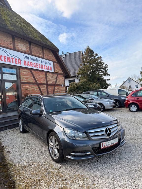Gebraucht Mercedes C180 156 PS (114 kW) 2013 Grau Kombi