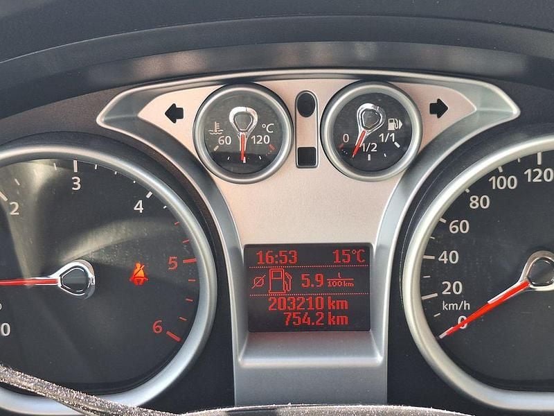 Gebraucht Ford Kuga Champions Edition 140 PS (102 kW) 2012 Silber SUV