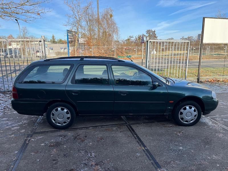 Gebraucht Ford Mondeo 131 PS (96 kW) 1999 Grün Kombi