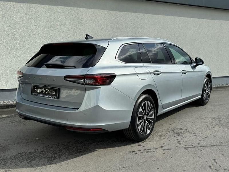 Gebraucht Skoda Superb Selection 150 PS (110 kW) 2024 Aluminium silber Kombi