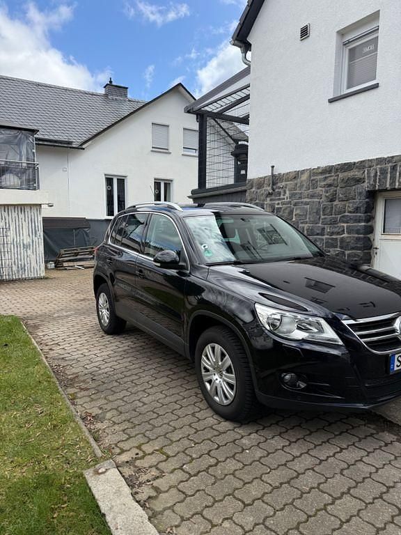 Gebraucht VW Tiguan Team 140 PS (102 kW) 2010 Schwarz SUV