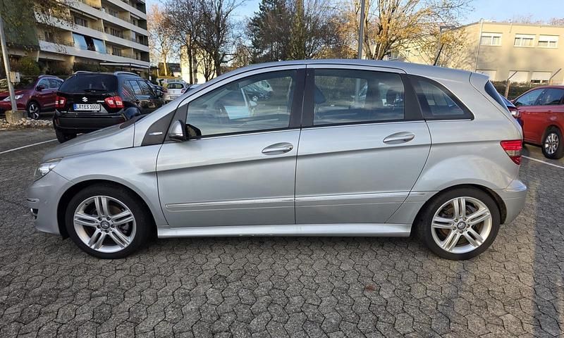 Gebraucht Mercedes B160 95 PS (69 kW) 2009 Silber Van / Kleinbus