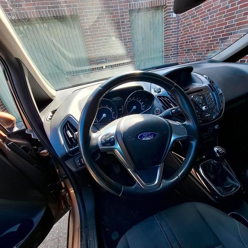 Gebraucht Ford B-MAX 103 PS (75 kW) 2016 Braun Van / Kleinbus