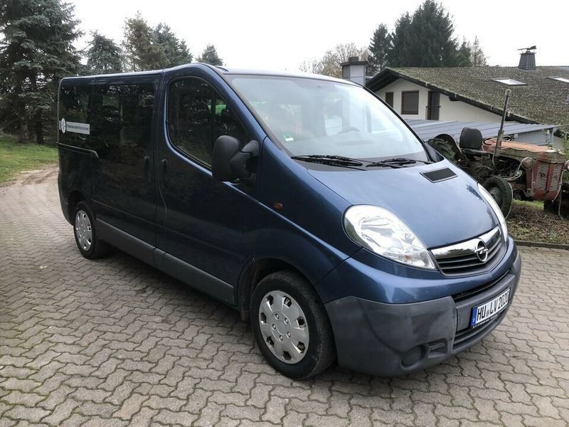 Verkauft Opel Vivaro 9 Sitzer Bus Gebraucht 08 337 000 Km In Hessen Steinau