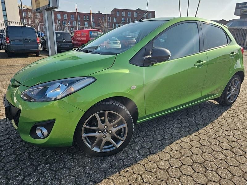 Grün Gebraucht 2013 Mazda 2 Edition Kleinwagen | 3.990 € (Fairer Preis) - Bild 1/4