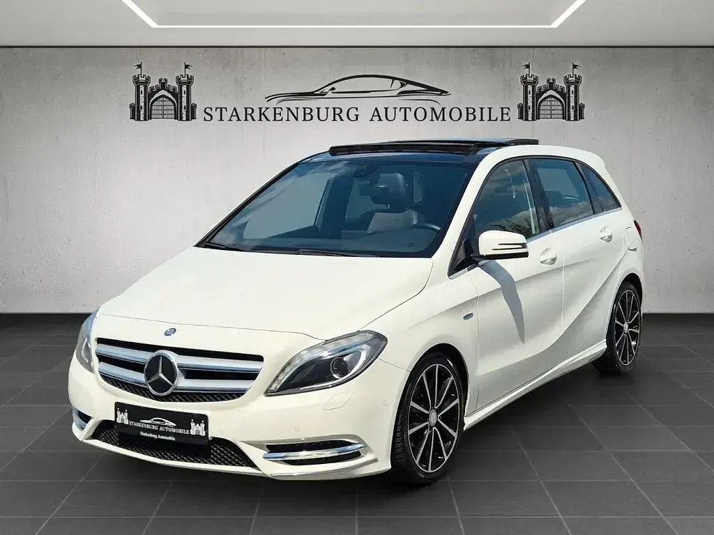 Gebraucht Mercedes B180 Urban 122 PS (89 kW) 2012 Weiß Kleinwagen