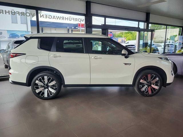 Gebraucht Mitsubishi Outlander P-HEV Edition 306 PS (225 kW) 2025 Weiss Kombi
