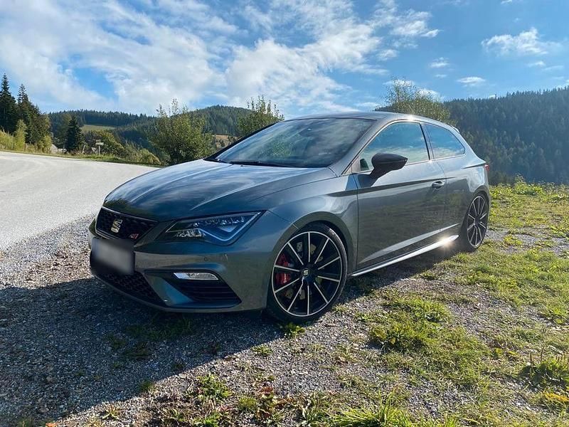 Second-hand Seat Leon SC CUPRA 300 CP (220 kW) 2017 Gri Hatchback