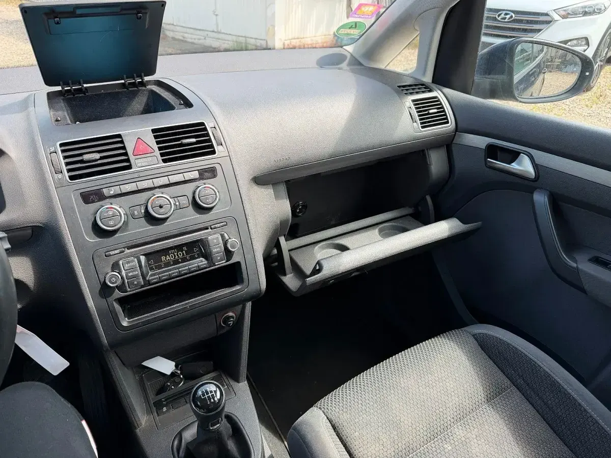 Gebraucht VW Touran Comfortline 105 PS (77 kW) 2012 Blau Van / Kleinbus