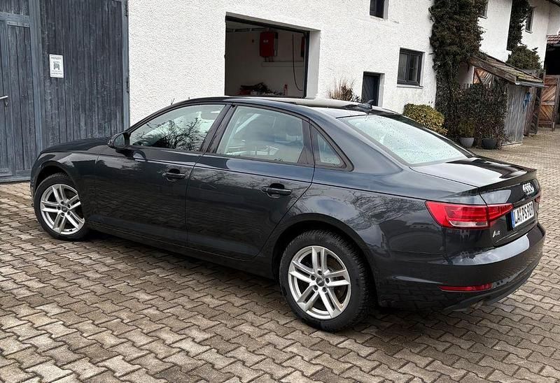 Gebraucht Audi A4 Ambiente 150 PS (110 kW) 2017 Grau Limousine