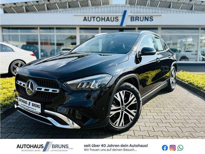 Nachtschwarz Gebraucht 2024 Mercedes GLA200 Advanced SUV | 41.495 € (Fairer Preis) - Bild 1/4