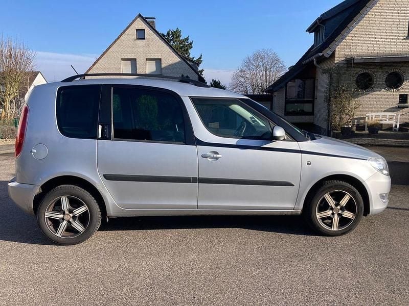 Silber Gebraucht 2011 Skoda Roomster Van / Kleinbus | 1.900 € (Guter Preis) - Bild 1/4