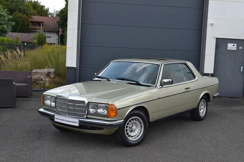 Silberdiestel metallic Gebraucht 1984 Mercedes 230 Coupé | 14.900 € - Bild 1/4