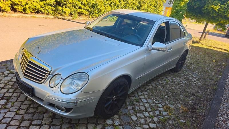 Silber Gebraucht 2006 Mercedes E280 Limousine | 3.900 € (Superpreis) - Bild 1/4