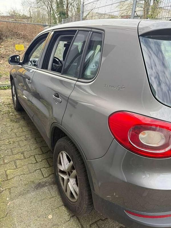 Gebraucht VW Tiguan Freestyle 122 PS (89 kW) 2010 Grau SUV