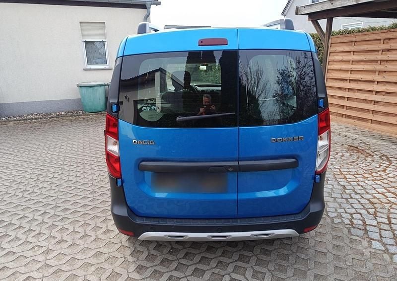 Gebraucht Dacia Dokker Stepway 131 PS (96 kW) 2020 Blau Van / Kleinbus