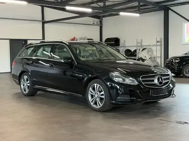 Gebraucht Mercedes E250 Exclusive 204 PS (150 kW) 2014 Schwarz Limousine
