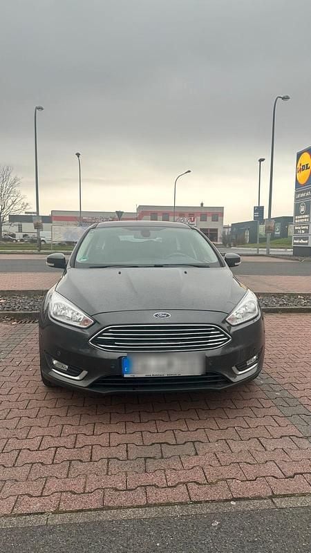 Grau Gebraucht 2017 Ford Focus Kombi | 6.000 € (Superpreis) - Bild 1/4
