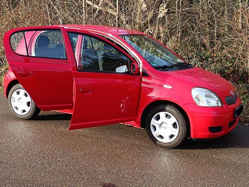 Gebraucht Toyota Yaris Sol 65 PS (47 kW) 2004 Rot Limousine