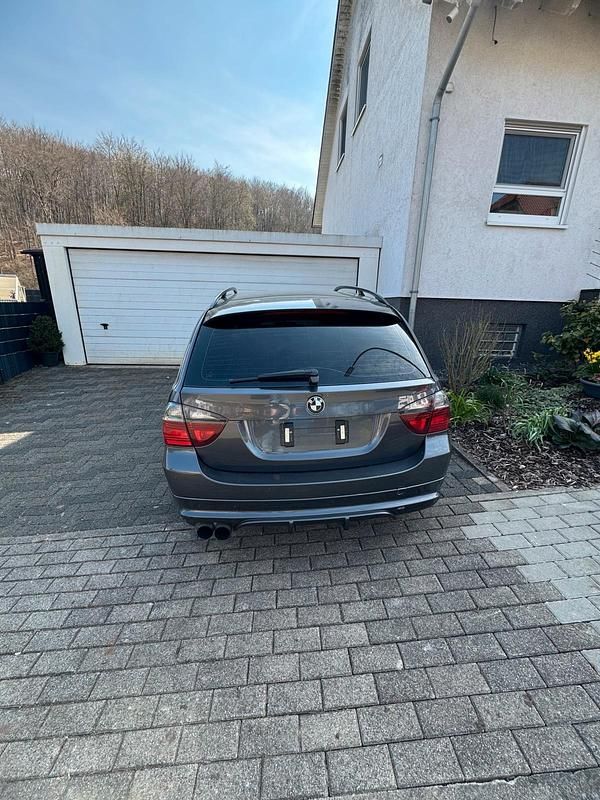 Gebraucht BMW 320 150 PS (110 kW) 2006 Grau Kombi