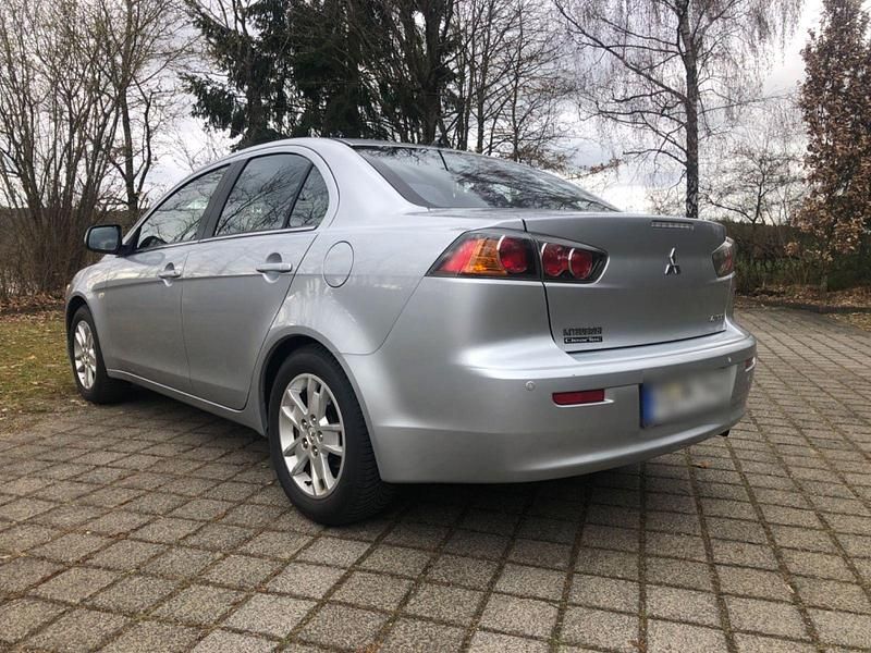 Gebraucht Mitsubishi Lancer 117 PS (86 kW) 2012 Silber Limousine