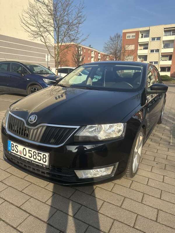 Schwarz Gebraucht 2013 Skoda Rapid Elegance Limousine | 7.000 € (Fairer Preis) - Bild 1/4