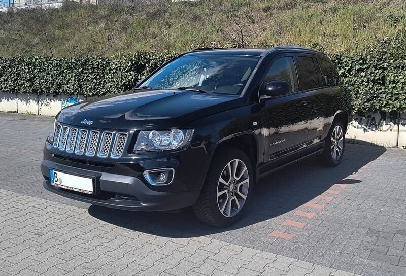 Schwarz Gebraucht 2016 Jeep Compass Limited SUV | 13.900 € (Etwas zu teuer) - Bild 1/4