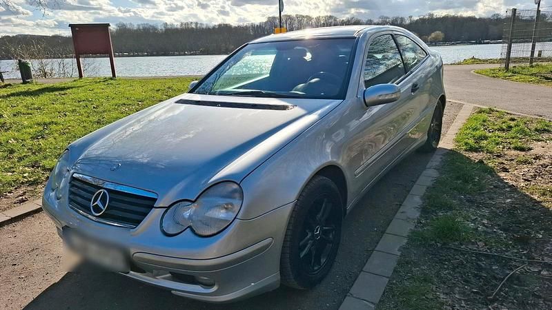Gebraucht Mercedes C180 129 PS (94 kW) 2001 Silber Coupé