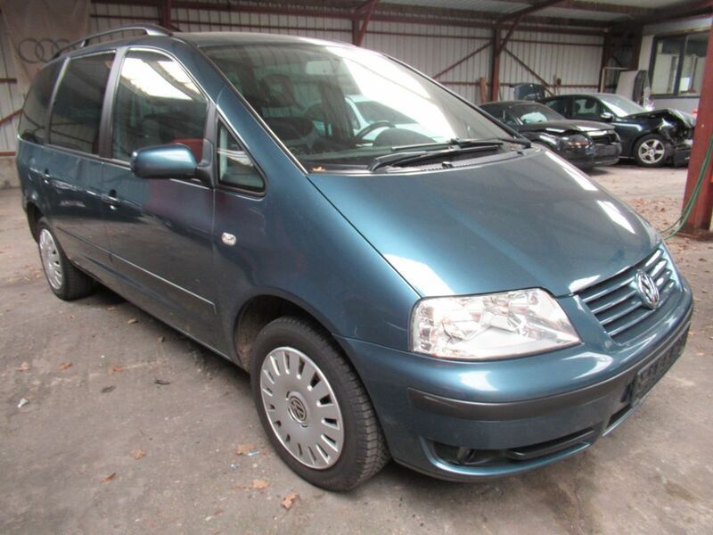 Blau Gebraucht 2002 VW Sharan Highline Van / Kleinbus | 2.150 € (Etwas zu teuer) - Bild 1/4