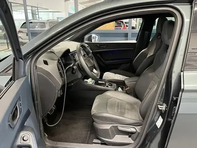 Gebraucht Cupra Ateca 150 PS (110 kW) 2024 "camouflage" gr]n SUV