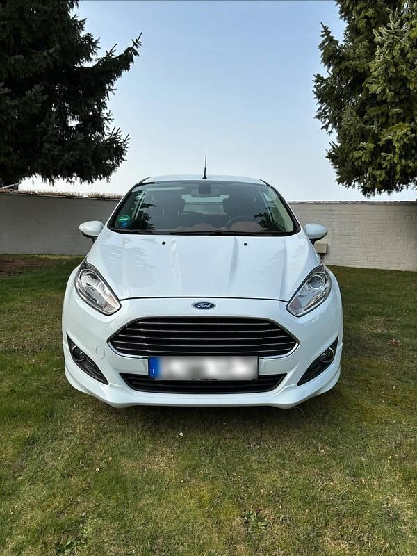 Gebraucht Ford Fiesta Titanium 101 PS (74 kW) 2014 Weiß Kleinwagen