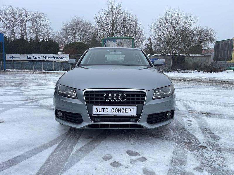 Gebraucht Audi A4 Attraction 160 PS (117 kW) 2011 Grau Limousine