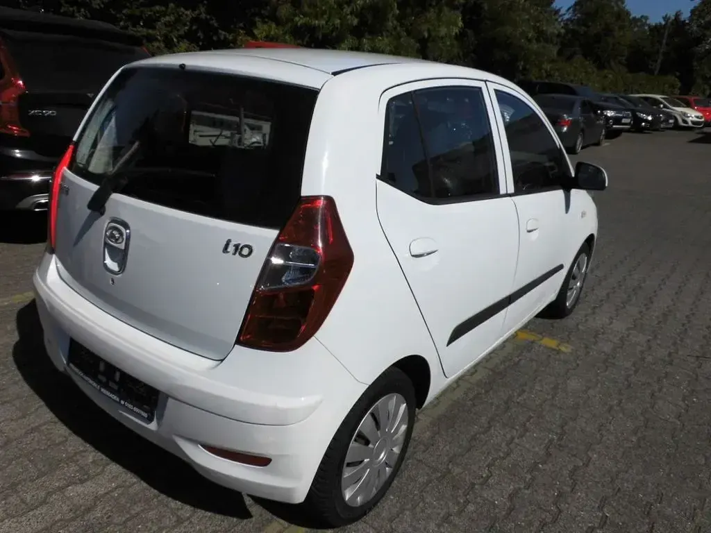 Gebraucht Hyundai i10 Edition 69 PS (50 kW) 2013 Weiß Kleinwagen