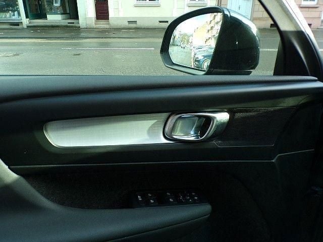 Gebraucht Volvo XC40 Core 129 PS (94 kW) 2022 Schwarz SUV