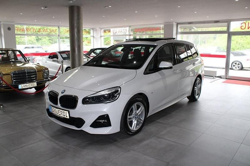 Weiss Gebraucht 2018 BMW 220 Gran Tourer M Sport Van / Kleinbus | 15.990 € (Guter Preis) - Bild 1/4