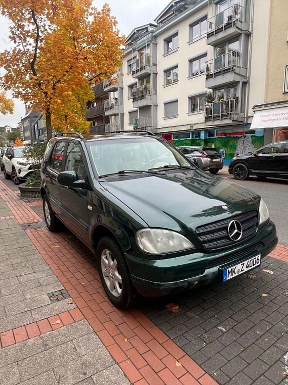 Gebraucht 2000 Mercedes ML320 SUV | 6.500 € (Teuer) - Bild 1/4
