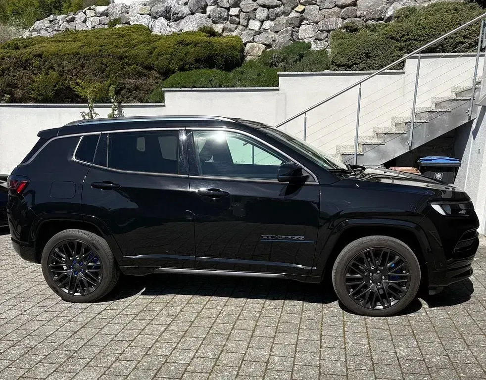 Usado Jeep Compass 241 HP (177 kW) 2021 Preto SUV
