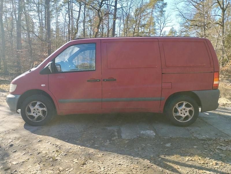 Second-hand Mercedes Vito 130 CP (95 kW) 1997 Roșu Van