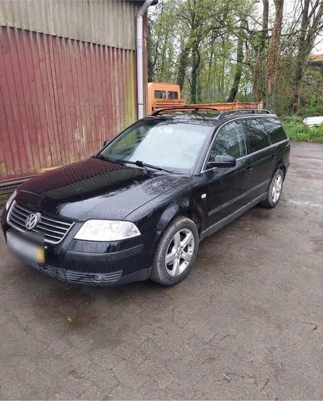 Schwarz Gebraucht 2001 VW Passat Kombi | 1.800 € (Fairer Preis) - Bild 1/4